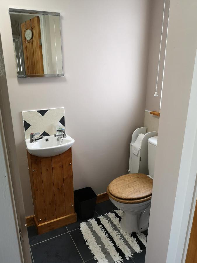 En-Suite Bedroom In A Quiet Bungalow Porthmadog Eksteriør billede